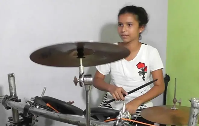 සංගීත භාණ්ඩ නොදුටු රිදීමාලියද්දේ ගැහැණු දරුවන්ගෙන් සංගීත කණ්ඩායමක්