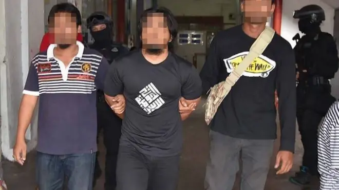 Tersangka WNI dan Malaysia yang disebut polisi pendukung ISIS.