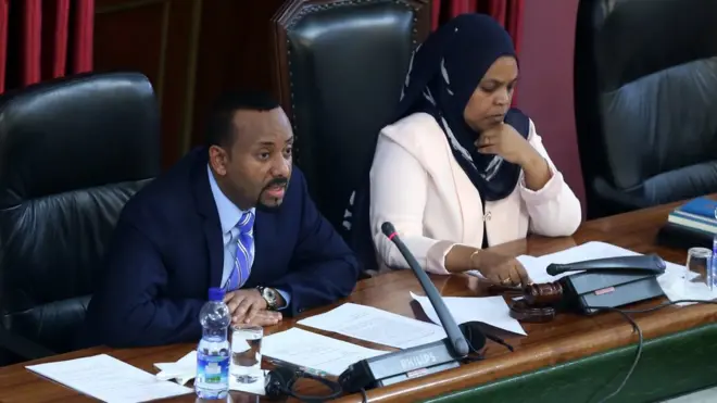 ጠቅላይ ሚንስትር ዐብይ አህመድ ለህተም ማብራሪያ ሲሰጡ