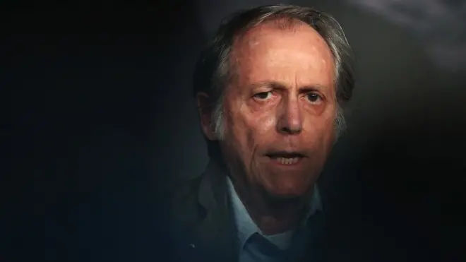 DeLilo je 1971. napisao prvi roman i smatra se jednom od najznačajnijih živih američkih pisaca