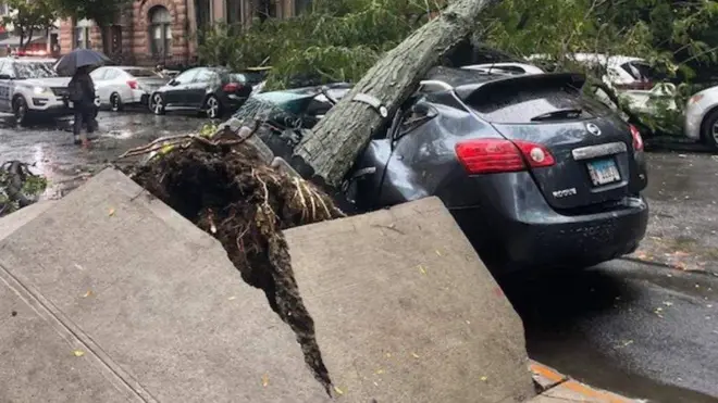 ఆకస్మిక వరదలతో న్యూయార్క్‌లో ఎమర్జెన్సీ