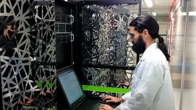 Santos Dumont puede ejecutar un cuatrillón de operaciones matemáticas por segundo.