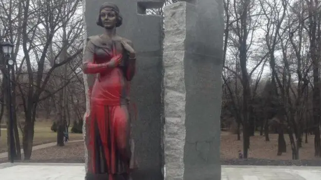 Пам'ятник Олені Телізі встановили менше місяця тому