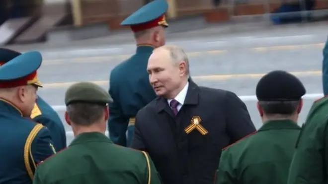 విక్టరీ వేడుకలలో పుతిన్