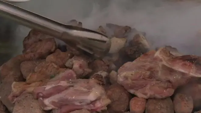 في العاصمة السودانية الخرطوم أعمال مهرجان السودان للأغذية التقليدية وسط اهتمام كبير من قبل الاجيال الجديدة.