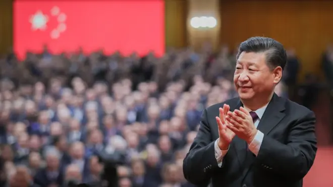 中国官媒力推习近平的伟大领袖形象，宣传他将"带领百年大党奋进新征程"。