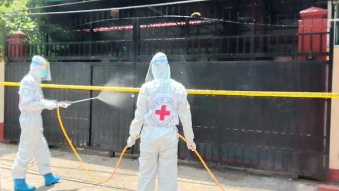 မြန်မာမှာ ကိုဗစ်အုပ်စုလိုက် ကူးစက်မှုတွေ ဘယ်လိုစဖြစ်ခဲ့တာလဲ