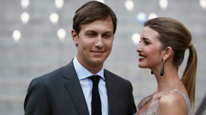 贾里德·库什纳（左）与妻子伊万卡·特朗普（资料图片）