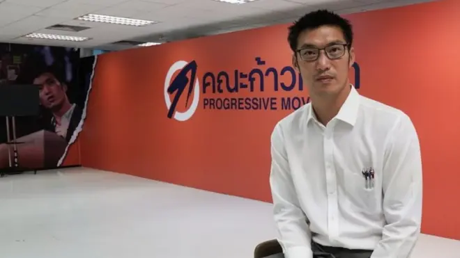 ธนาธร จึงรุ่งเรืองกิจ