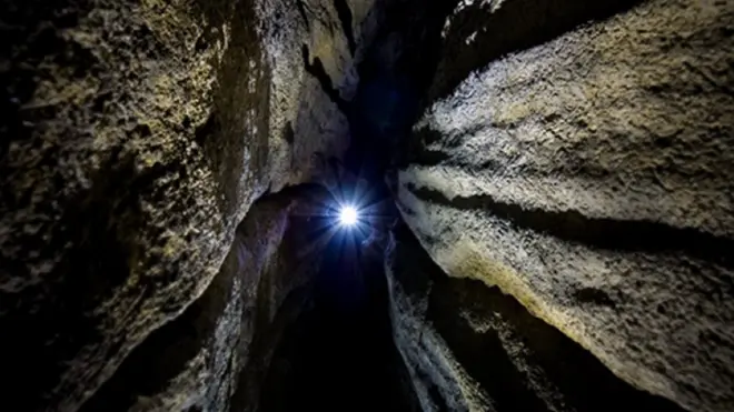 سيكون استخدام مصادر إضاءة صناعية مفيداً للعالقين في الكهف