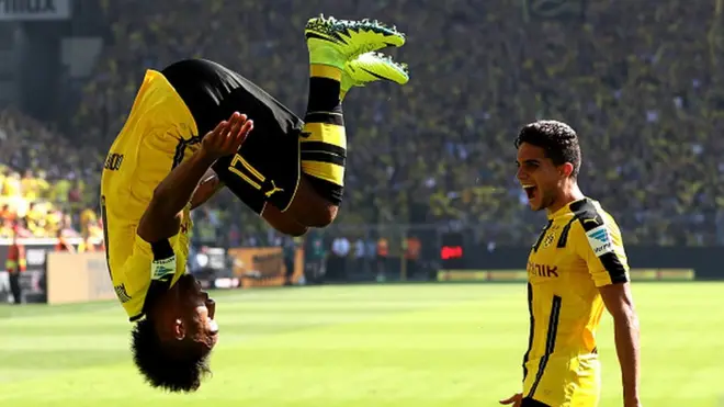 Le Gabonais Pierre Emerick Aubameyang après avoir marqué le premier but de son équipe lors du match entre le Borussia Dortmund et 1. FSV Mainz 05 le 27 août