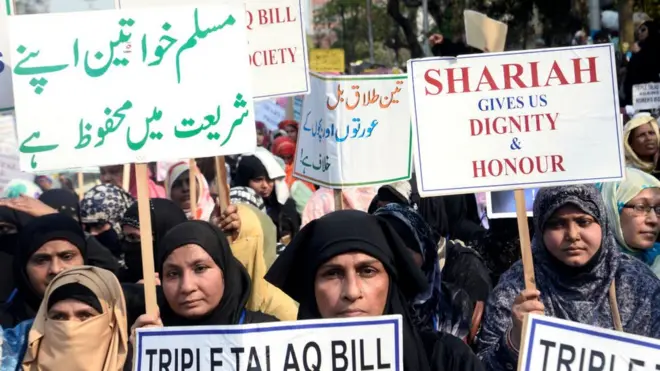 انڈیا کے آئین میں مسلم ‏عورت کو طلاق کے سلسلے میں کسی طرح کا قانونی تحفظ حاصل نہیں ہے۔