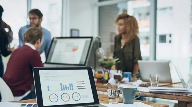 전문가들은 투자형 연금 상품이 늘어남에 따라 점검이 더 필요하다고 강조한다