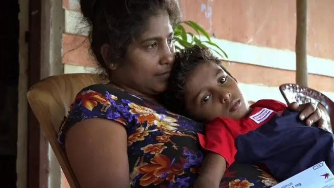 "أخشى على حياة ابني"