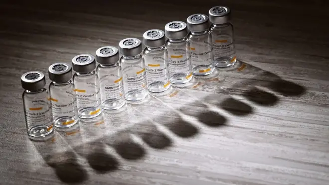 中国科兴疫苗送抵土耳其，医护人员首批接种。