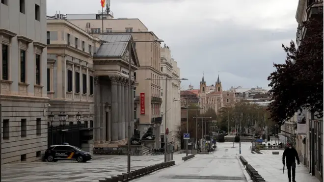 Улицы Мадрида опустели из-за эпидемии