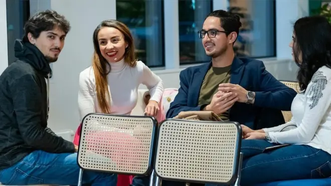 اتجهت الكثير من الشركات السويدية للاستعانة بموظفين من الخارج في مجالي الهندسة والبرمجة بسبب نقص الخريجين الأكفاء في البلاد