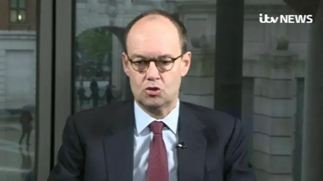 مدير شركة بريطانية يغني على الهواء مباشرة