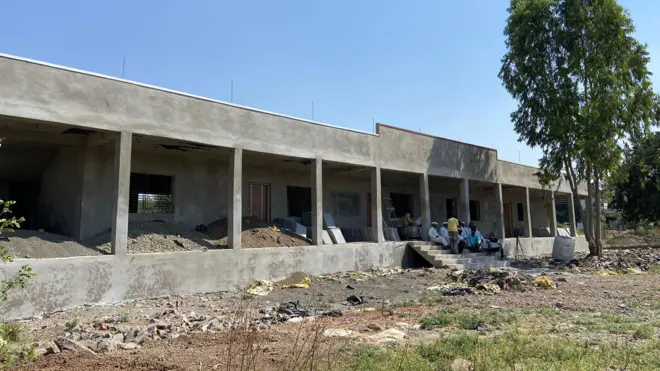 शाळेची नवीन इमारत