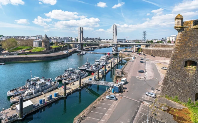 Vue du port de Brest en France
