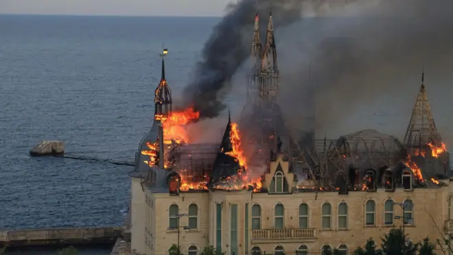 Горящий «замок Гарри Поттера» 