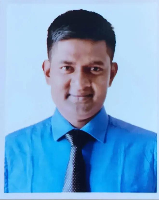 শামসুজ্জামান শামস দৈনিক প্রথম আলোর সাভার প্রতিনিধি হিসাবে কাজ করেন। 