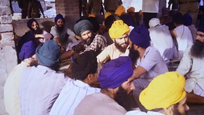 ఆపరేషన్ బ్లాక్ థండర్ సందర్భంగా లొంగిపోయిన అతివాదులు