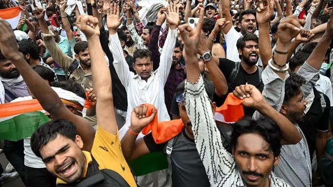ধর্মেন্দ্র প্রধানের পদত্যাগের ঘোষণার পরে উচ্ছাস দিল্লির যন্তর মন্তরে