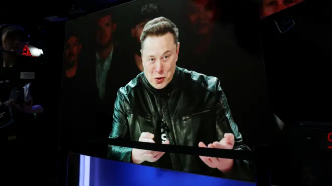 Elon Musk, fundador, CEO, presidente do conselho e engenheiro-chefe da SpaceX, participa por videoconferência no dia da oferta pública inicial (IPO) da empresa, na Nasdaq MarketSite, em Nova York, Estados Unidos, em 12 de junho de 2026. 