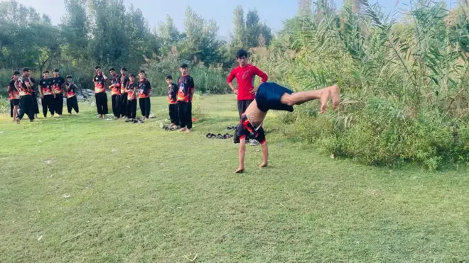 ثمر باغ کے نوجوان جمناسٹس