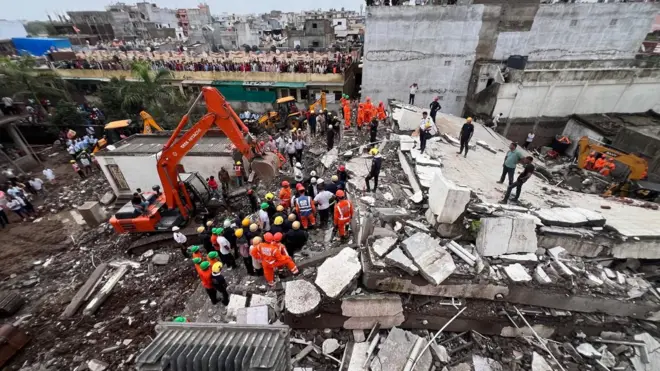 પાલ ગામમાં સાલ 2017માં બનેલી કૈલાશરાજ રેસીડેન્સી નામની બિલ્ડીંગ શનિવારે ધરાશાયી થઇ ગયી હતી 