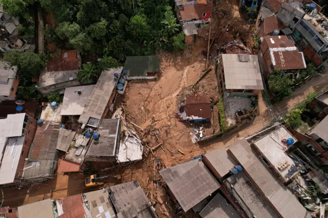 Foto aérea mostra devastaçãosite de apostas com deposito de 1 realcidade no litoral