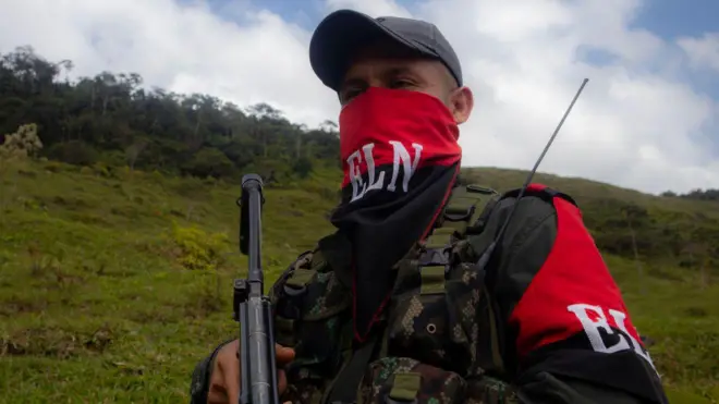 Integrante del ELN en una fotografía tomada en marzo de 2025.
