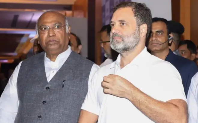 মল্লিকার্জুন খাড়গে এবং রাহুল গান্ধী।