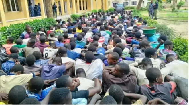 Awọn afurasi tọwọ awọn agbofinro tẹ