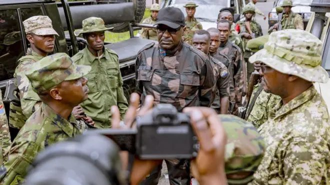 Général de Brigade Jean-Baptiste Gakwerere ni we ari kw'isonga ry'urutonde rw'aba bantu 14 bavugwa ko ari abarwanyi b'umuhari FDLR M23 yaraye ishikirije igisirikare c'Urwanda