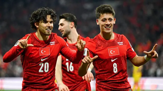 Kadıoğlu ve Güler kırmızı formalarıyla 