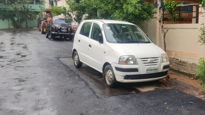 విశాఖ రోడ్డు నిర్మాణ పనులు