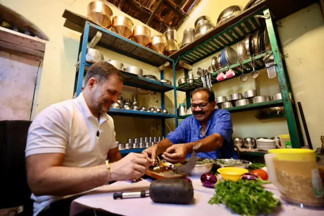 राहुल गांधी आणि शाहू पाटोळे