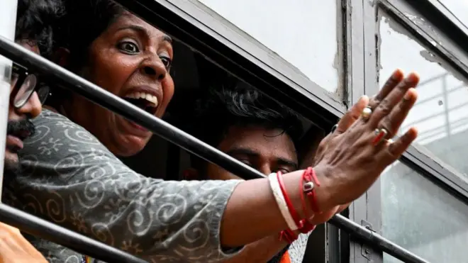 विरोध प्रदर्शन में एक महिला