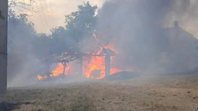 zapaljen pomoćni objekat u Topoli 