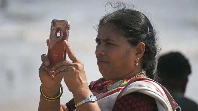 ఐఫోన్, యాపిల్ 