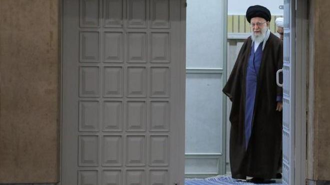 علی خامنه‌ای 