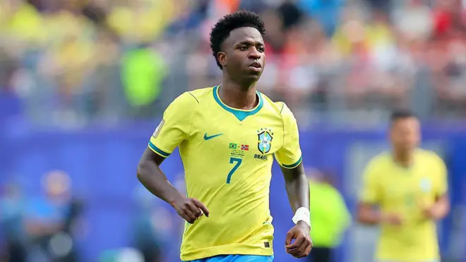 Vini Jr. na partida contra a Noruega. 