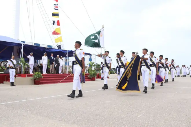 پاسنگ آؤٹ پریڈ