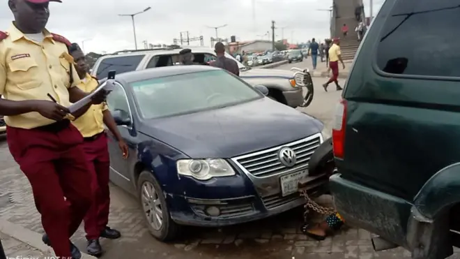 Afihan oṣiṣẹ LASTMA to n wọ ọkọ 