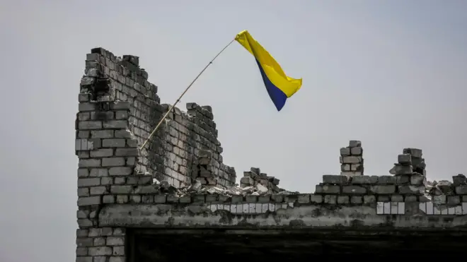 Bandeira ucranianasports betting entrarprédio destruído