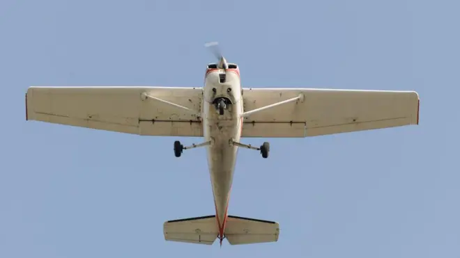 Самолет Cessna 150M в полете