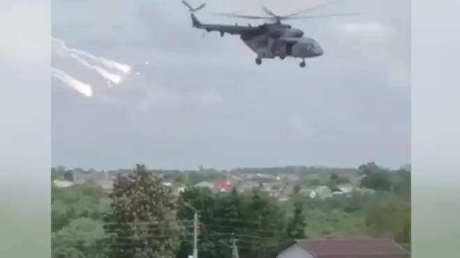 একটি ভিডিওতে দেখা যাচ্ছে, রাশিয়ার সীমানার ভেতরে খুব নীচু দিয়ে একটি হেলিকপ্টার উড়ছে