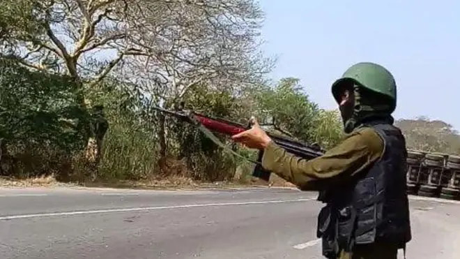 တရုတ်အကောင်အထည်ဖော်နေတဲ့ လက်ပံတောင်းစီမံကိန်း ကုန်ကြမ်းယာဉ်တန်းကို ကြားဖြတ်တိုက်ခိုက်ခဲ့တဲ့ တော်လှန်ရေး တပ်ဖွဲ့ဝင်တစ်ယောက်